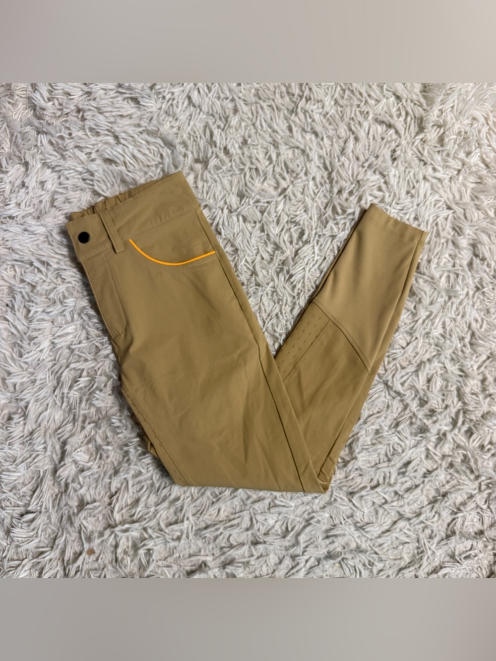Child’s Medium Tan Baleaf Full Seat Horseback Riding Breeches. Good Condition.
